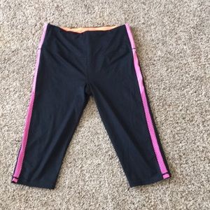 Victoria Secret sport Knockout crop pants size L